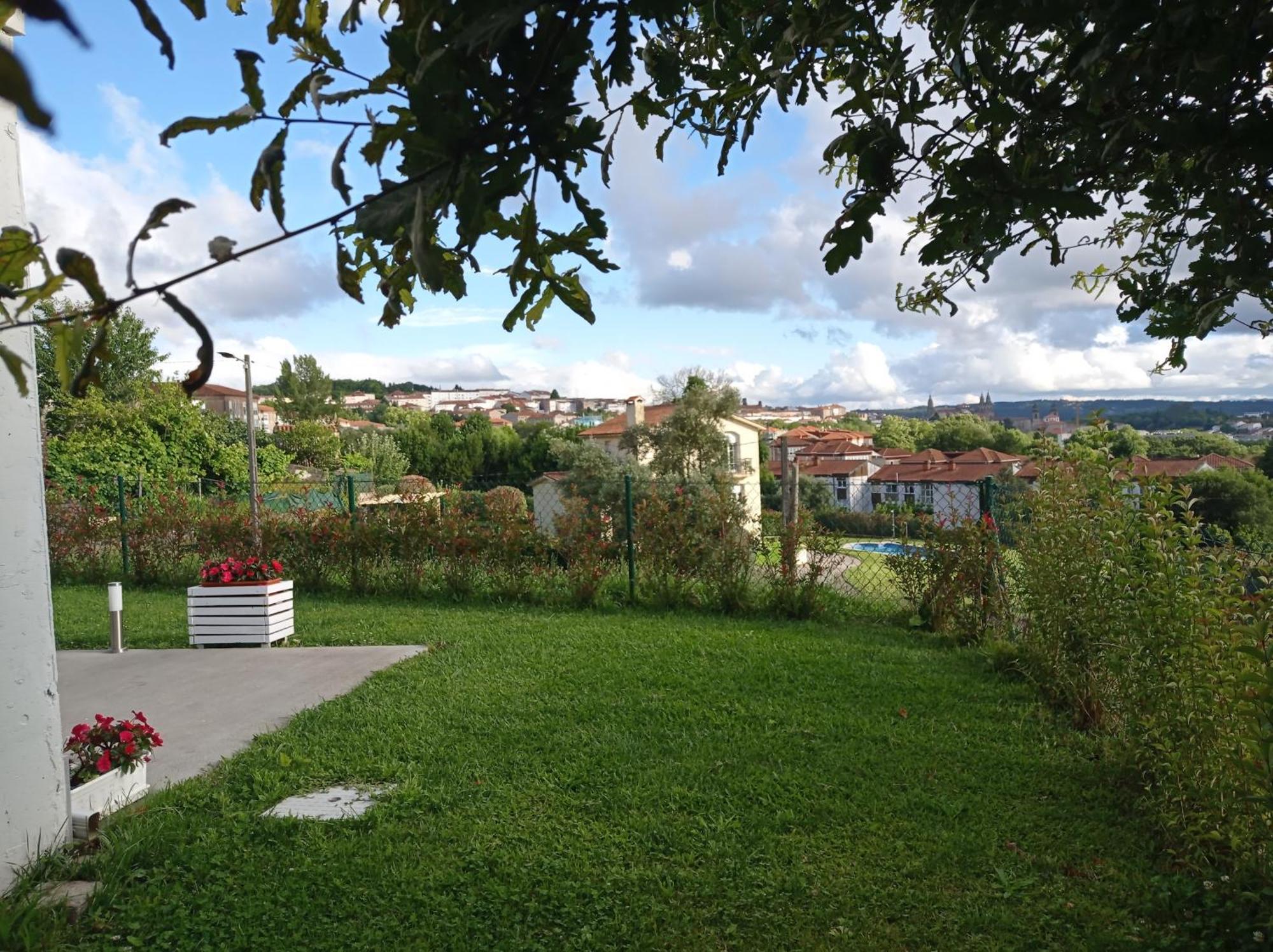 Casas Turisticas Lar Jardin - Parking Privado Santiago de Compostela Exterior photo
