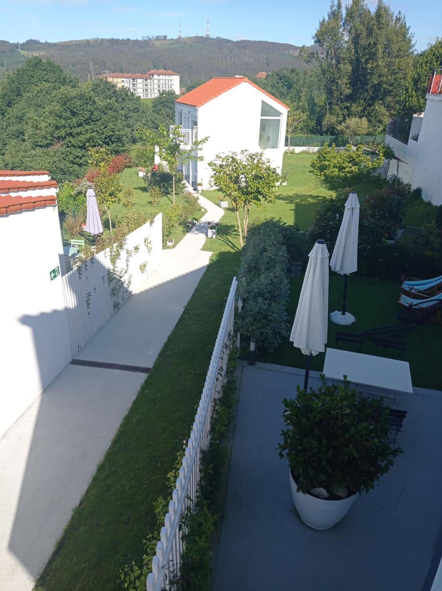 Casas Turisticas Lar Jardin - Parking Privado Santiago de Compostela Exterior photo